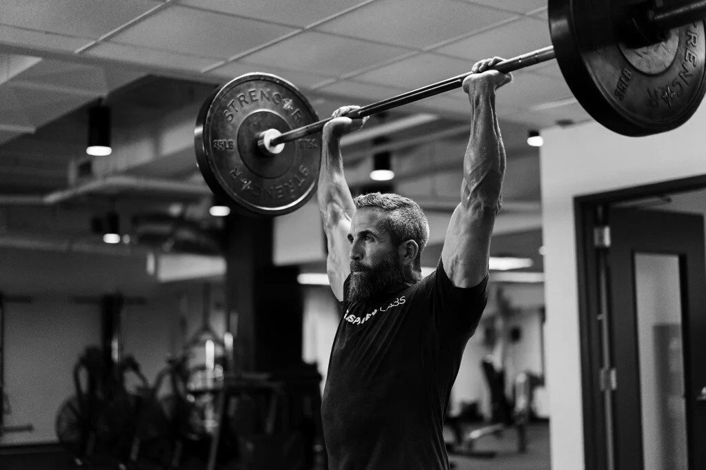 Military Press vs Overhead Press: Which Awesome Shoulder Exercise Reigns Supreme?